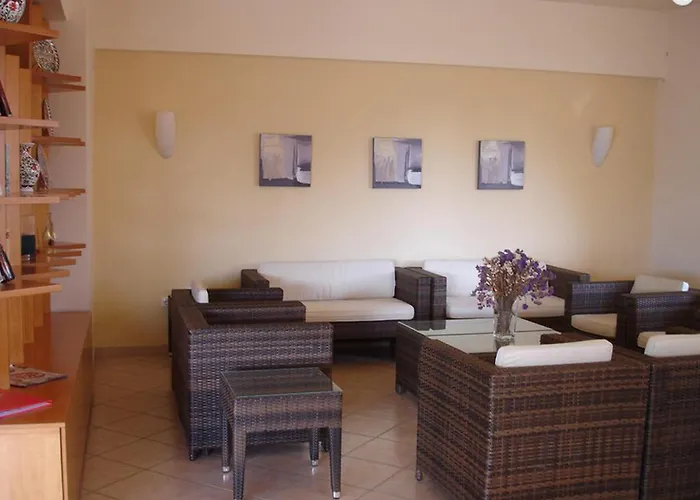 Anita イアリソス